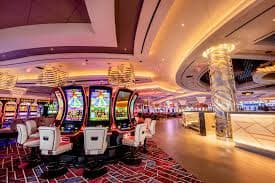 Live Dragon Tiger table on mega777 apk with dealer and card interface